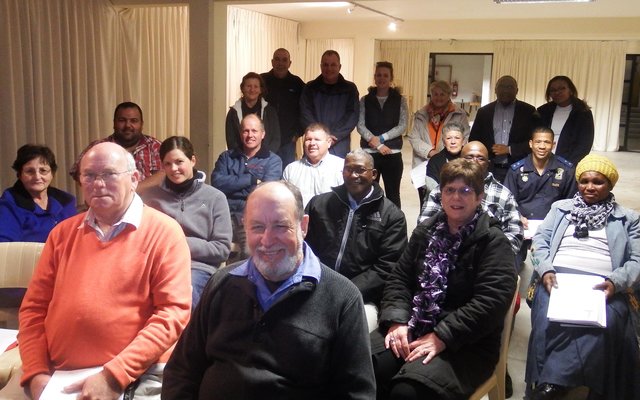 Die foto is tydens die stigtingsvergadering van die PACA geneem, met voor vlnr rdl Dudley Coetzee en Kobus van Staden, met Glenda Kitley regs in die 2de ry